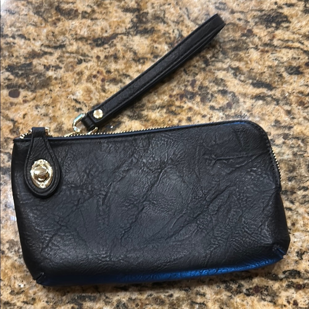 Threaded Pear small, black wristlet, like new | offer in description